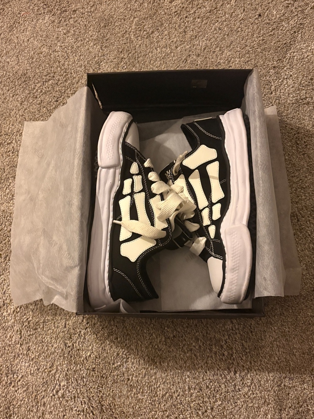 AMIRI x MAISON MIHARA Black and White Low-Top Sneakers - Picture 4 of 7